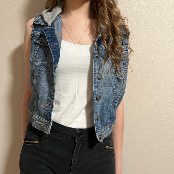 Chiqle Denim Architect Denim Vest With Unattachable Hood - Picture 2 of 8